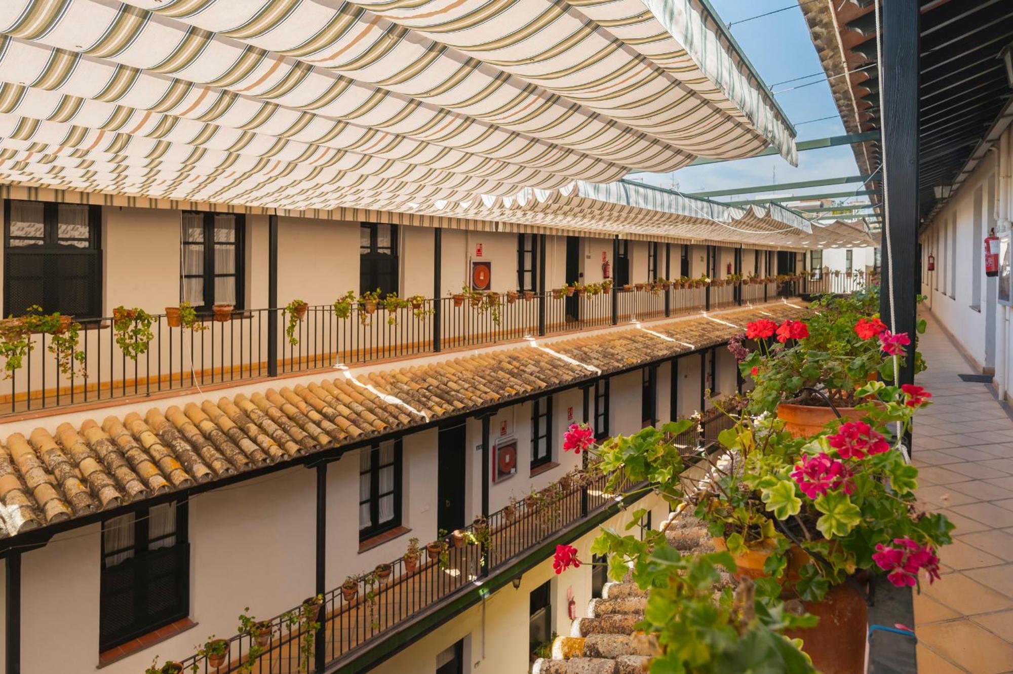 Avanti Cartuja Seville Exterior photo